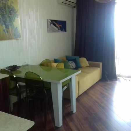 Apartment On Kobaladze Str 2 Batumi Exteriör bild