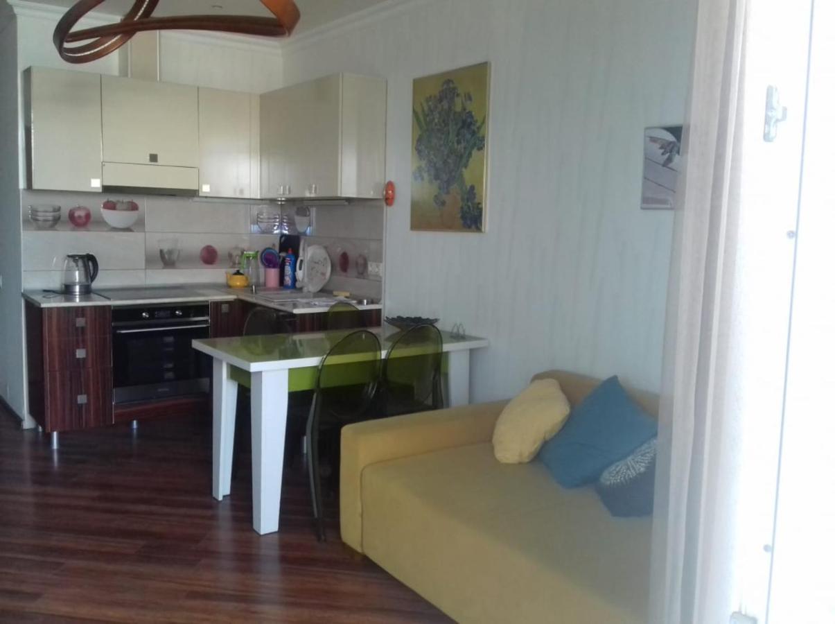 Apartment On Kobaladze Str 2 Batumi Exteriör bild